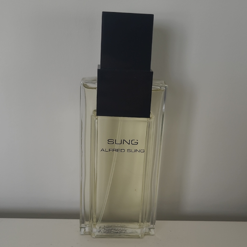 ALFRED SUNG Fragrance with Black Cap